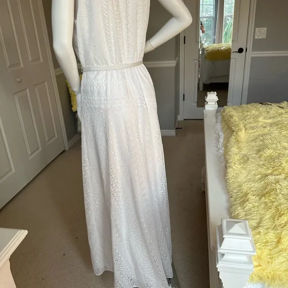 White House Black Market Full length white eyelet V neck side slit dress. Size 8 - Picture 5 of 9